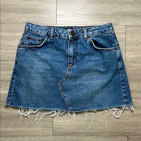 BDG Denim Mini Skirt with Raw Hem - Size M - Picture 1 of 4